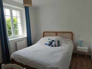 5 slaapkamers, een strijkplank/strijkijzer, wifi