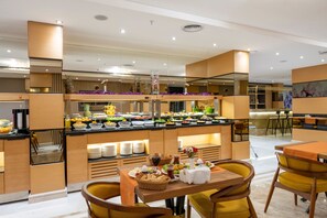 Free daily buffet breakfast