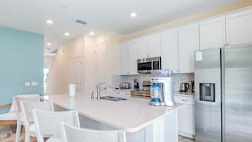 Townhome, Multiple Beds, Patio, Garden View (Turquoise Breeze) | Private kitchen