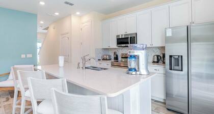 Turquoise Breeze Close to Disney