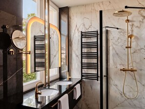 Suite, 1 King Bed | In-room safe, desk, soundproofing, free cots/infant beds - The Crown Krakow Center - Handwritten Collection ACCOR (Kraków)