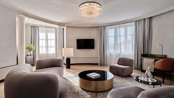 Suite, 1 King Bed | In-room safe, desk, soundproofing, free cribs/infant beds