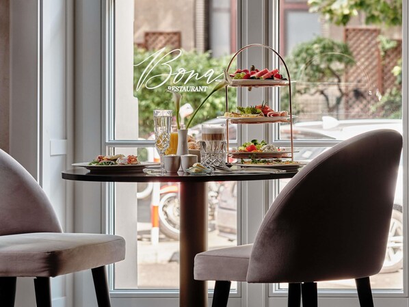 Daily buffet breakfast for a fee - The Crown Krakow Center - Handwritten Collection ACCOR (Kraków)