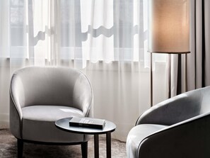 Zimmersafe, Schreibtisch, kostenlose Babybetten, kostenloses WLAN