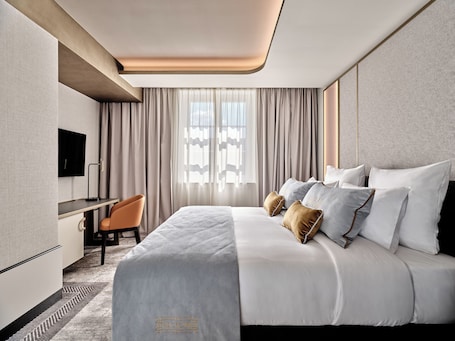 Classic Room, 1 King Bed | In-room safe, desk, free cribs/infant beds, free WiFi