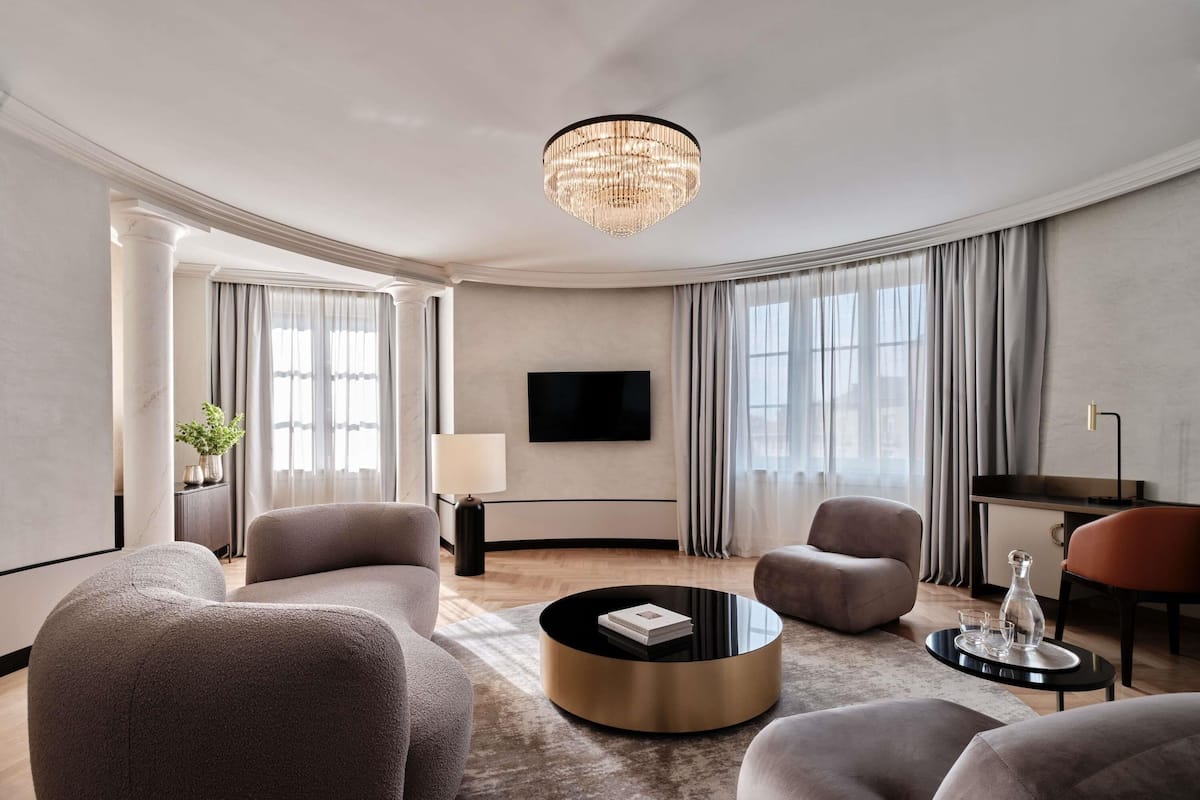 Suite, 1 King Bed | In-room safe, desk, free cots/infant beds, free WiFi