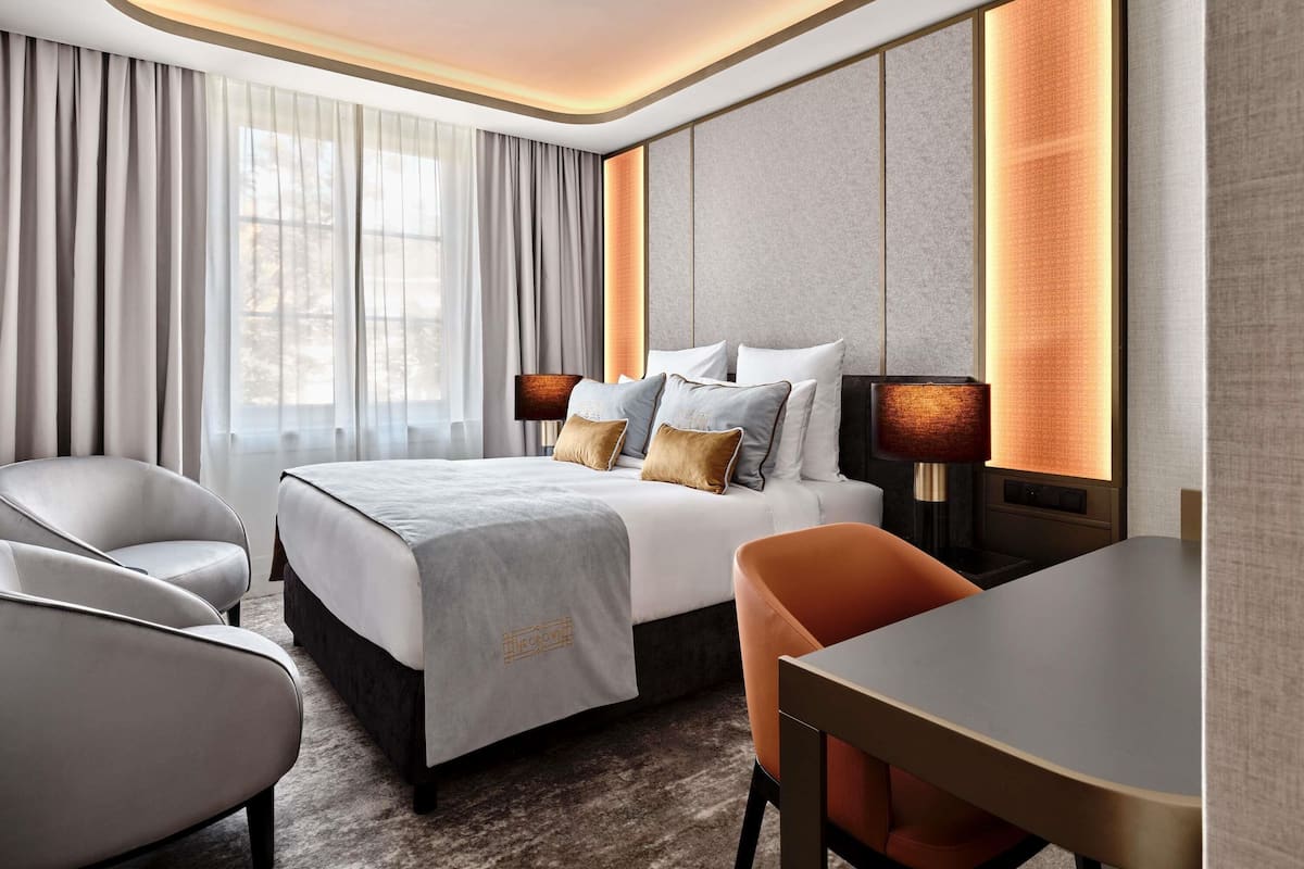 Chambre classique, 1 trÚs grand lit | Extérieur