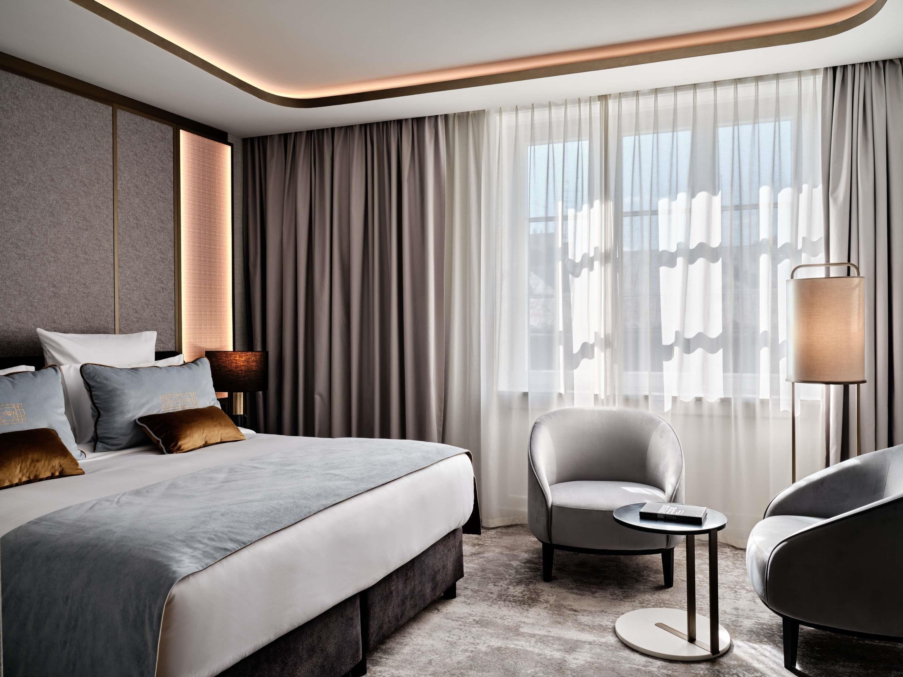 经典客房, 1 张特大床 | 客房内保险箱、办公桌、免费婴儿床、免费 WiFi