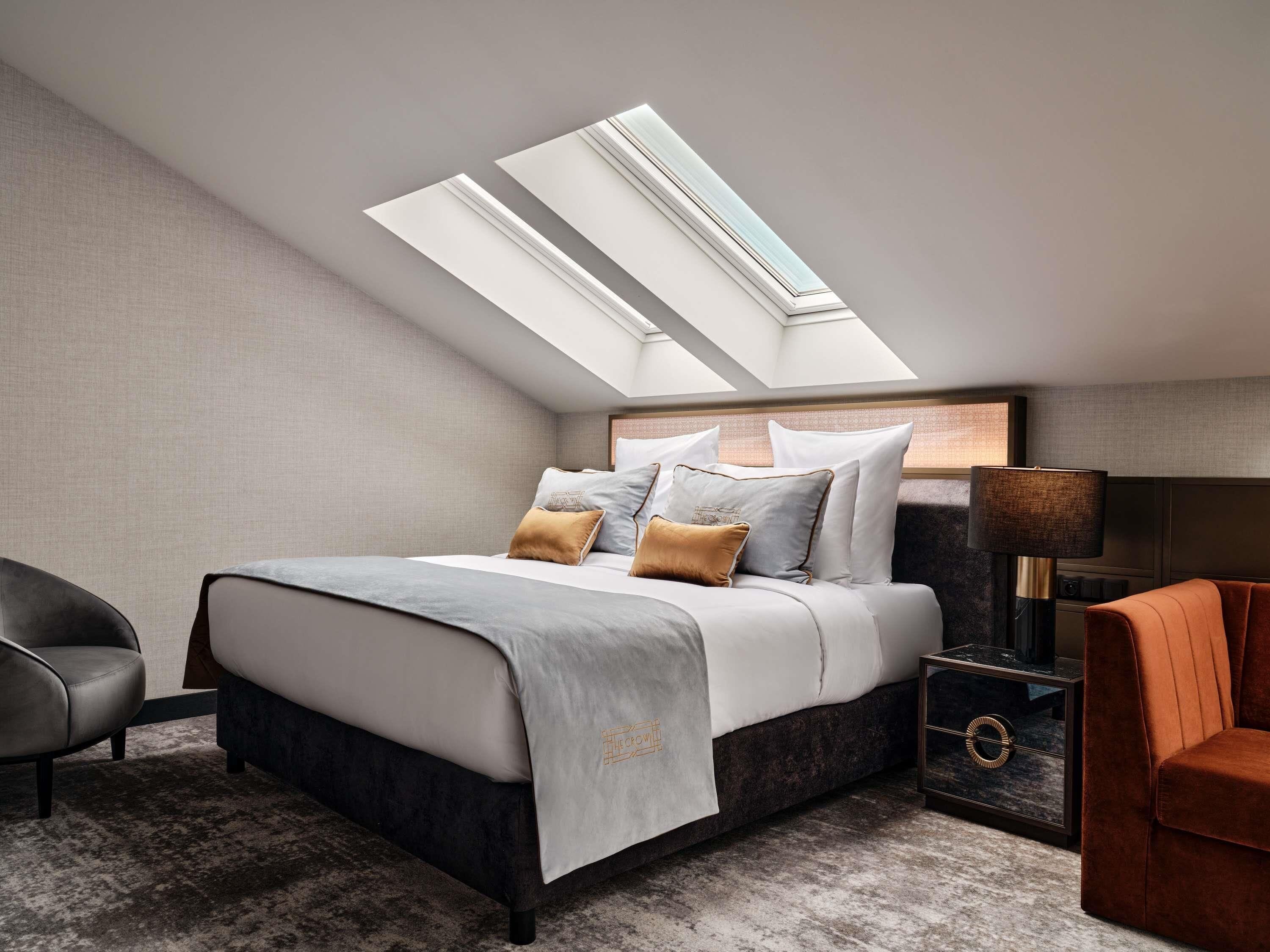 Caja de seguridad en la habitación, escritorio y cunas gratuitas 