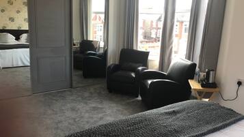 Double Room (Room 3) | Laptop workspace, iron/ironing board, free WiFi