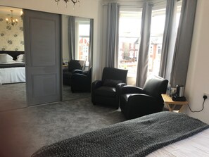 Double Room (Room 3) | Laptop workspace, iron/ironing board, free WiFi - Number42 (Blackpool)