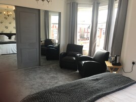 Double Room (Room 3) | Laptop workspace, iron/ironing board, free WiFi