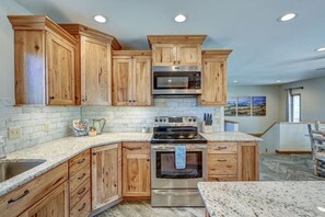 Frigorífic, microones, forn i placa de cuina 