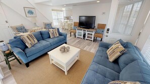 Smart TV - Bright & Airy w/ Serene Views, Fire Pit (Tybee Island)