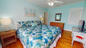 3 bedrooms, iron/ironing board, internet, bed sheets