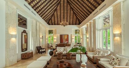 La Guappa - ocean front luxury villa with full staff in golf and beach resort