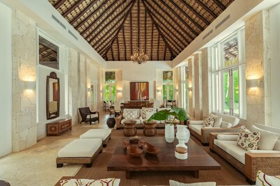 La Guappa - ocean front luxury villa with full staff in golf and beach resort