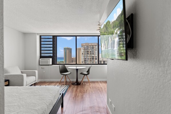 Iron/ironing board, free WiFi, bed sheets