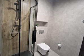 Shower, towels - A comfortable apartment close to the seaside beach (Gaski)