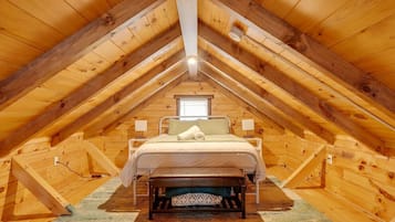 3 bedrooms, desk, travel crib, WiFi