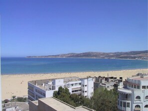 På stranden