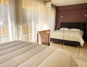 1 habitación, escritorio, tabla de planchar con plancha y wifi 