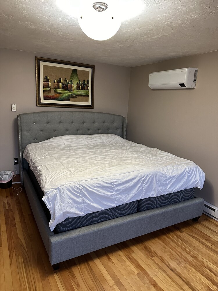 Charming home on Lake Quinsigamond! Shrewsbury Vrbo