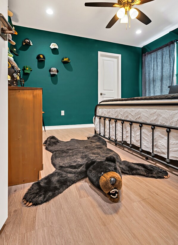 4 bedrooms, iron/ironing board, travel crib, free WiFi