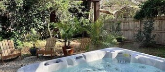 Tranquility with Hot Tub! 5 min walk to beach