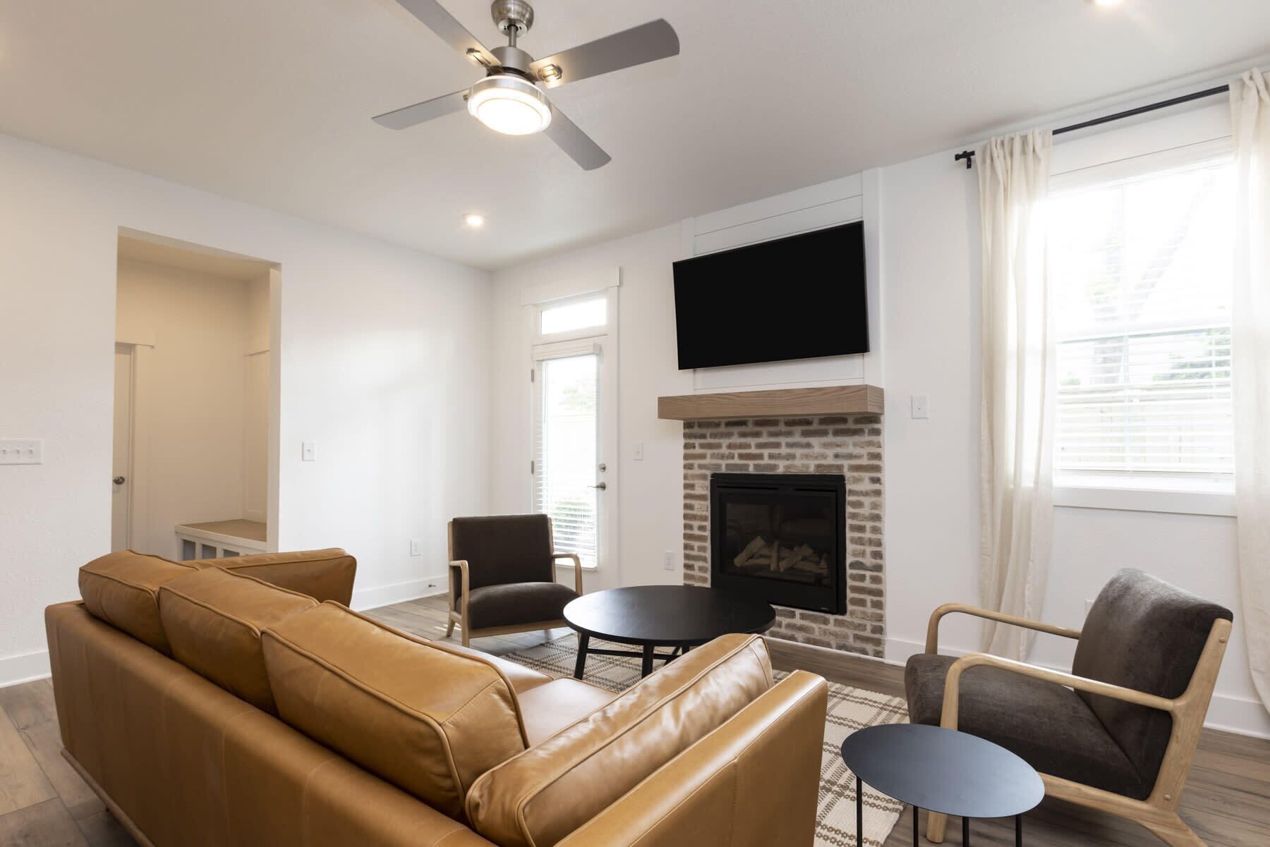 Luxury Modern Beach house near the VIBE!