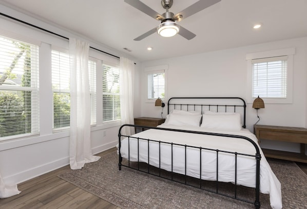 4 chambres, fer et planche à repasser, lit de bébé portatif, Wi-Fi