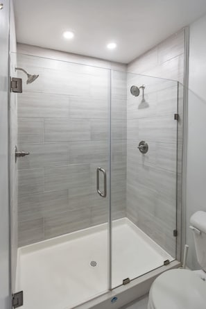 Shower, hair dryer, towels - Natural Beauty B - 3min walk to beach (Virginia Beach)