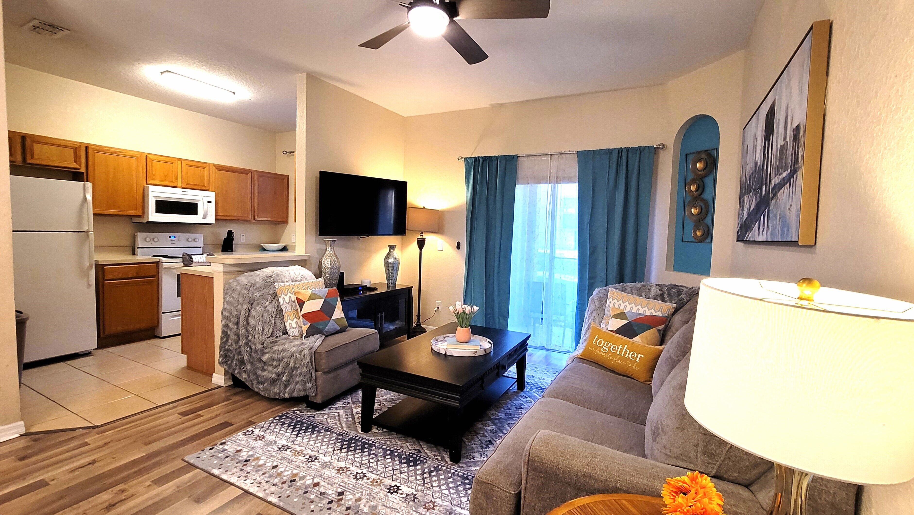 Lovely 4 BR Vacation Home 9 miles to Disney/Universal