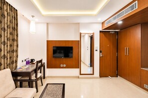 Superior Twin Room | Premium bedding, individually furnished, desk, free WiFi - La Grrande Malar - The Boutique Hotel Pondicherry (Puducherry)