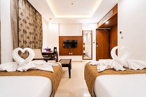 Superior Twin Room | Premium bedding, individually furnished, desk, free WiFi - La Grrande Malar - The Boutique Hotel Pondicherry (Puducherry)