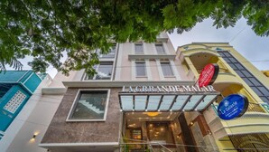 A building with a sign reading "LA GRANDESMAHAL" and another sign for "La Galaxie Organic Restaurant". - La Grrande Malar - The Boutique Hotel Pondicherry (Puducherry)