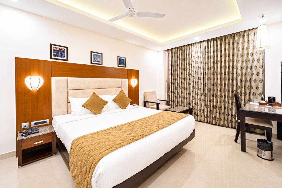 Executive Room | Premium bedding, desk, WiFi (free), individually furnished