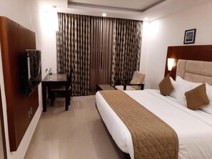 Executive Room | Premium bedding, individually furnished, desk, free WiFi - La Grrande Malar - The Boutique Hotel Pondicherry (Puducherry)