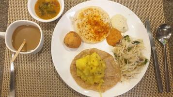 Free daily buffet breakfast