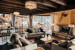 Smart TV, fireplace, table tennis, stereo - Spacious Chalet with private hot tub and pool table! (Morzine)