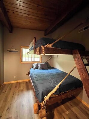 3 bedrooms, desk, free WiFi, bed sheets