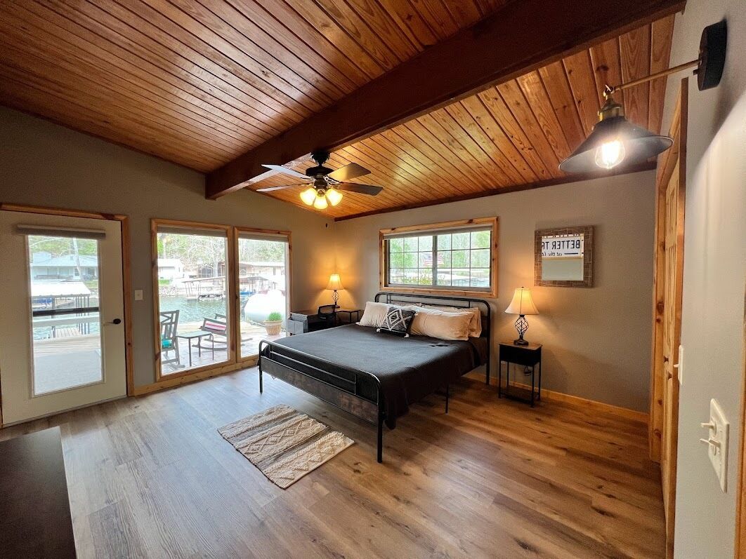 Waterfront No Stairs Calm Cove