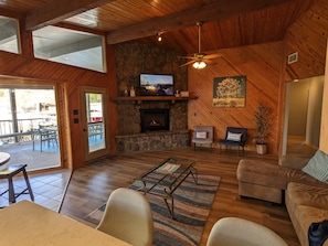 Smart TV, fireplace
