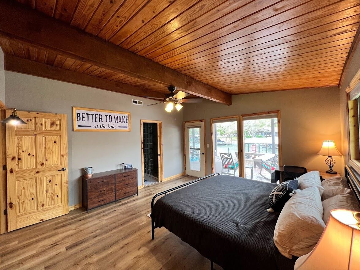 Waterfront No Stairs Calm Cove