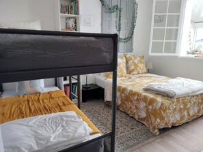 2 bedrooms, desk, iron/ironing board, free WiFi