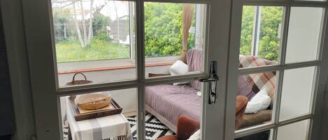 智能電視、書籍