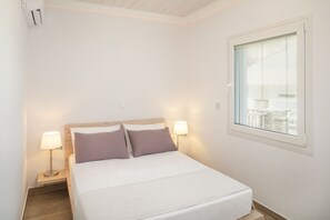 2 bedrooms, desk, soundproofing, iron/ironing board