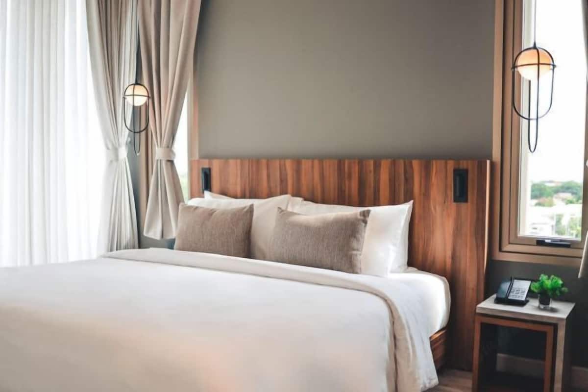In-room safe, desk, blackout drapes, soundproofing