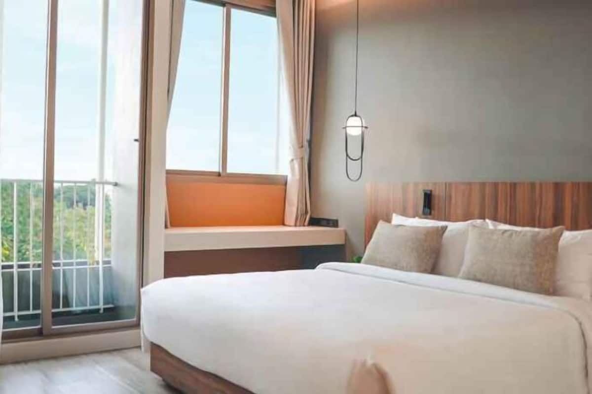 In-room safe, desk, blackout drapes, soundproofing