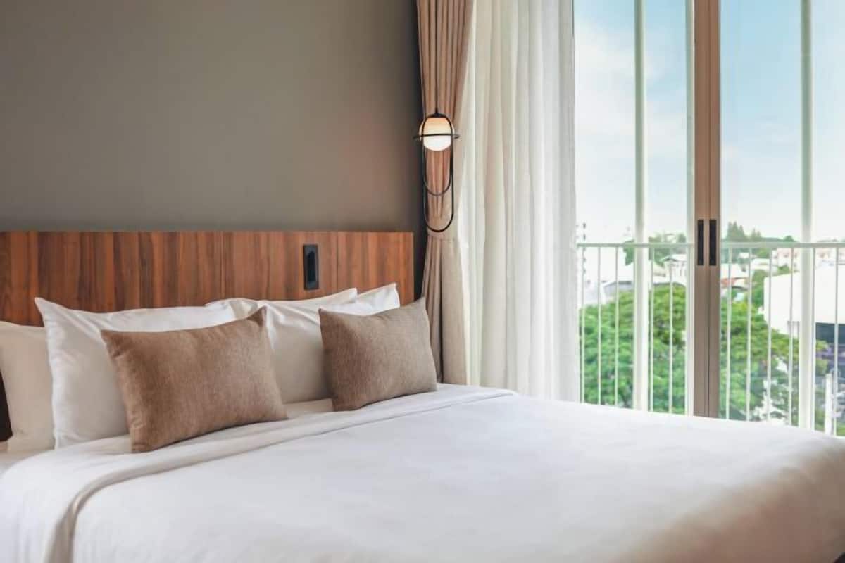 In-room safe, desk, blackout drapes, soundproofing